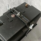 Greluma Universele Verstelbare Batterijhouder met J-Bouten - 23cm
