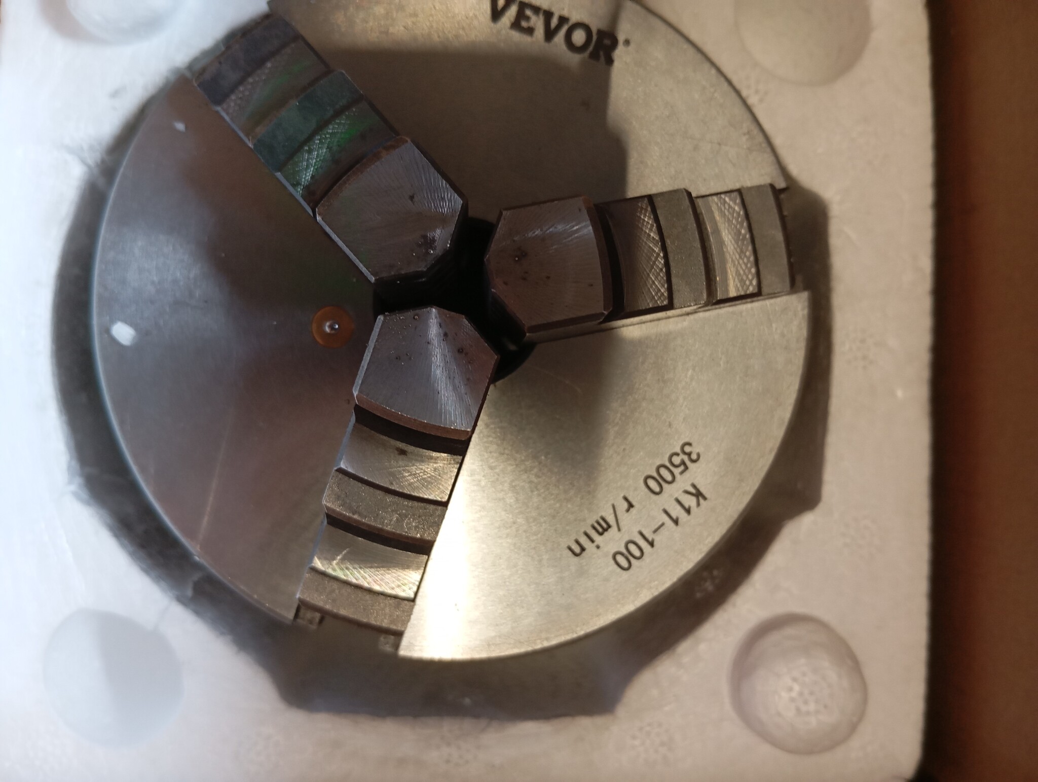 VEVOR 3-Jaw draaibank Chuck, 4", zelfcentrerende draaibank Chuck, 0,08-4 in/2-100 mm klembereik met T-sleutel bevestigingsschroeven omkeerbare kaken, voor draaibank 3D-printer bewerkingscentrum frezen