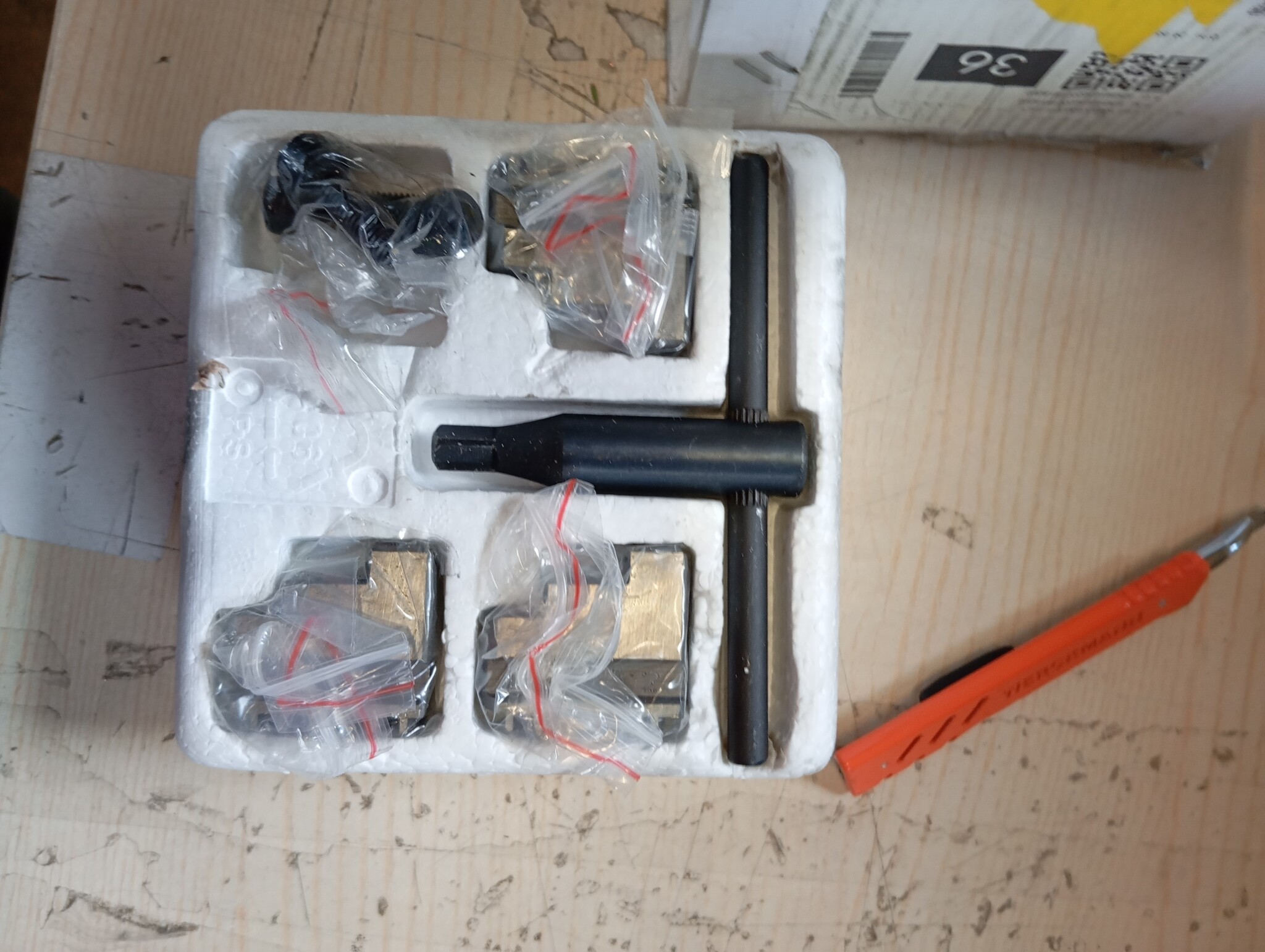 VEVOR 3-Jaw draaibank Chuck, 4", zelfcentrerende draaibank Chuck, 0,08-4 in/2-100 mm klembereik met T-sleutel bevestigingsschroeven omkeerbare kaken, voor draaibank 3D-printer bewerkingscentrum frezen