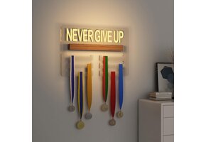 Verlichte Medaillehouder: Houten Muurrek met LED & Acryl