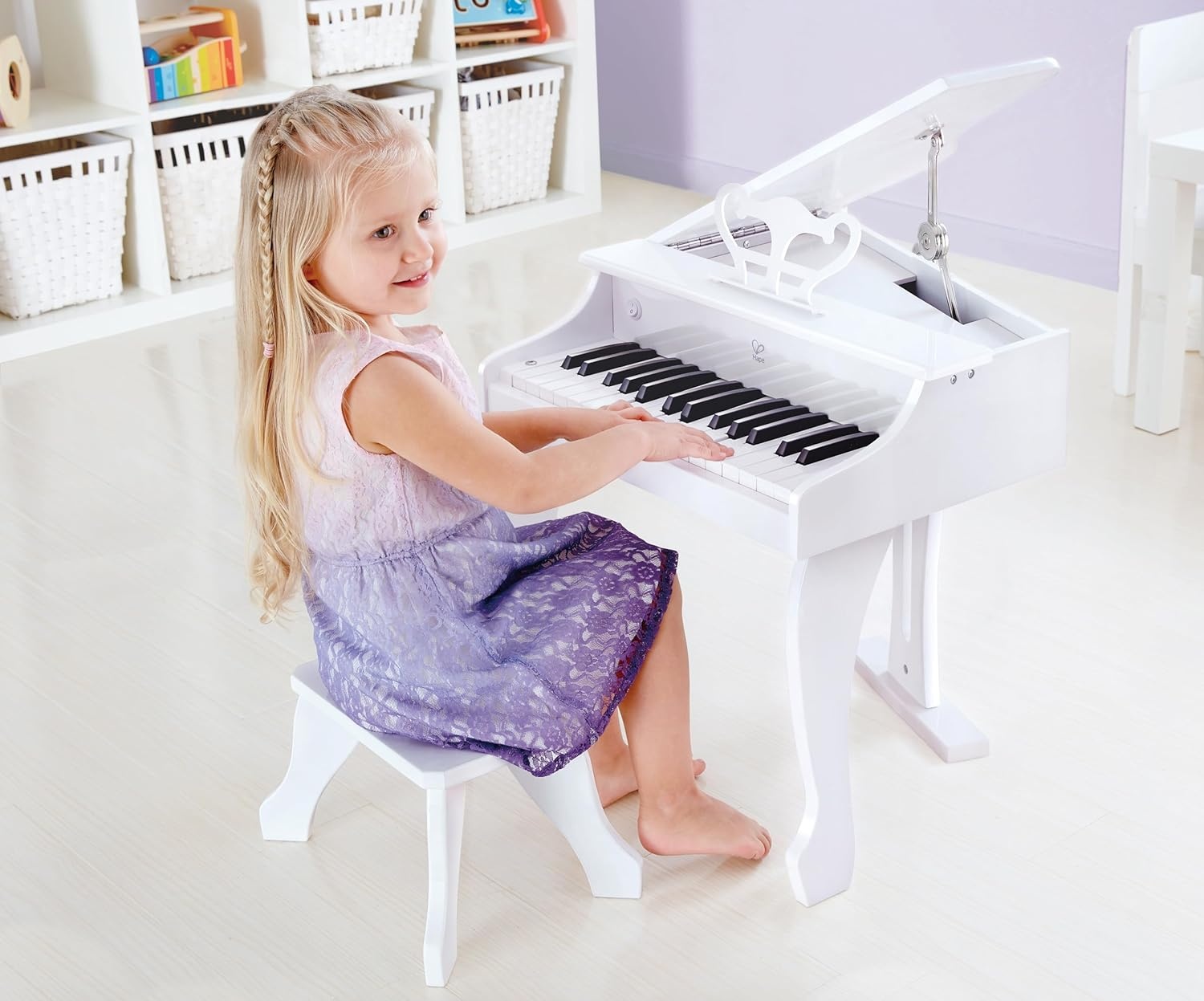 Hape E0338 luxe vleugels | Piano met 30 toetsen, inclusief stoel, elektronisch muziektoetsenbord voor kinderen vanaf 3 jaar, wit