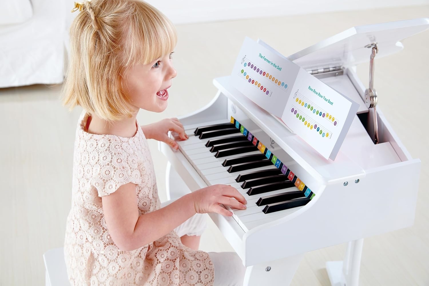 Hape E0338 luxe vleugels | Piano met 30 toetsen, inclusief stoel, elektronisch muziektoetsenbord voor kinderen vanaf 3 jaar, wit