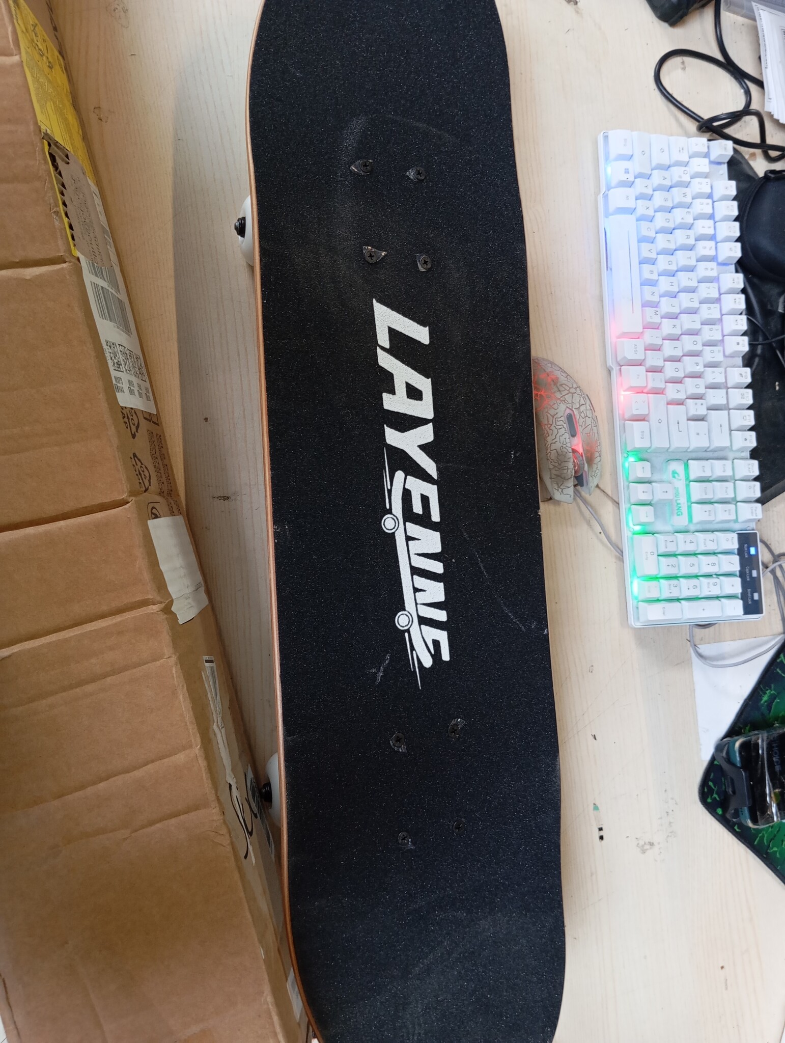 LAYENNE Skateboard, professioneel compleet skateboard, 81 x 20 cm, 7-laags esdoornboard, ABEC-11-ondersteuning, geschikt voor volwassenen, beginners, jongens, meisjes, jongeren en kinderen