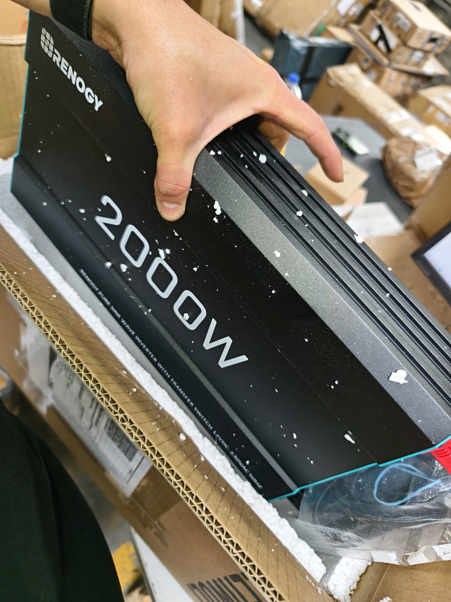 Zuivere Sinus Omvormer 12V naar 230V - 2000W met 60% Korting