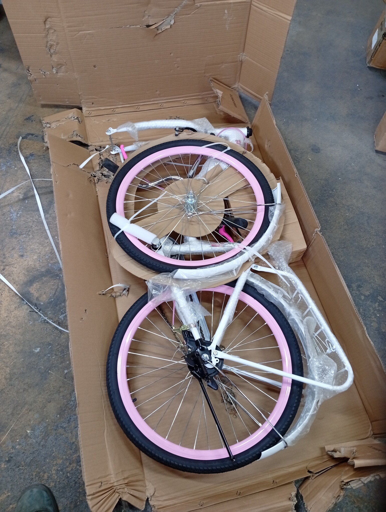 Meisjesfiets 24 inch - wit met roze - 1 versnelling