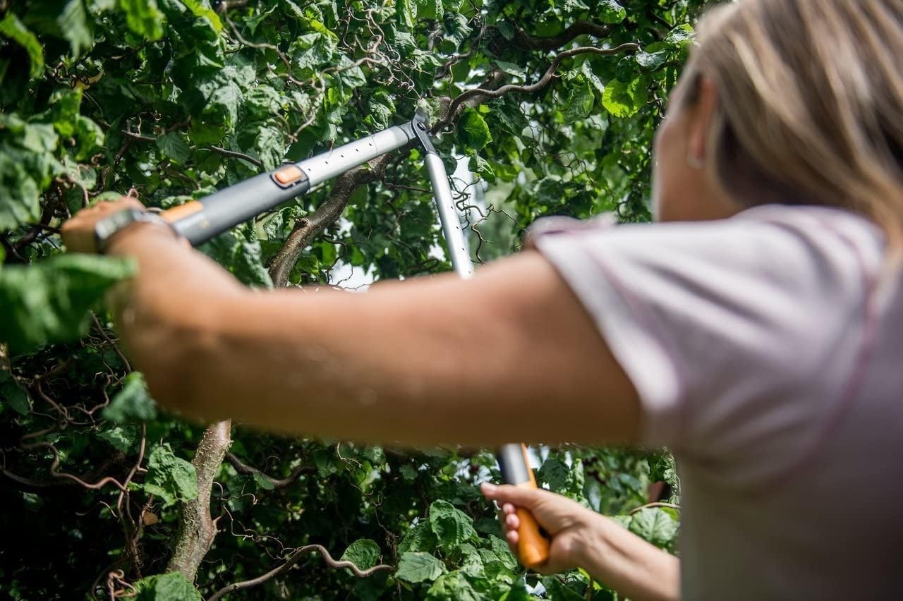 Fiskars Telescopische takkenschaar, bypass-takkenschaar voor jong hout, antikleeflaag, gehard precisiestaal, lengte handgrepen: 66 - 90 cm, zwart/oranje, SmartFit, L86, 1013564