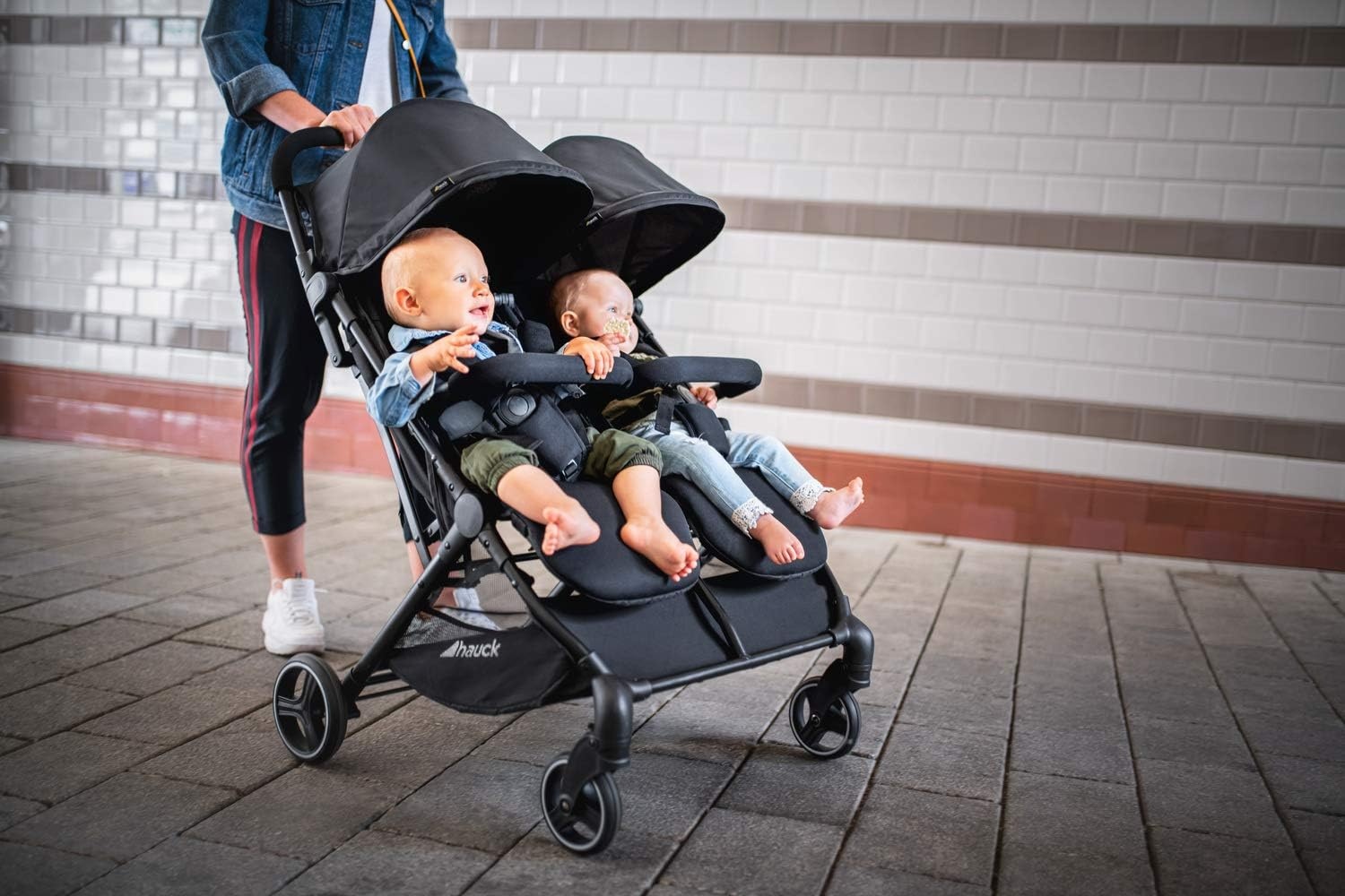 Hauck Swift X Duo tweepersoons kinderwagen, opvouwbaar met verstelbare functie vanaf de geboorte, voor 2 kinderen tot 15 kg per stuk, mand tot 6 kg, lekvrije wielen (zwart)