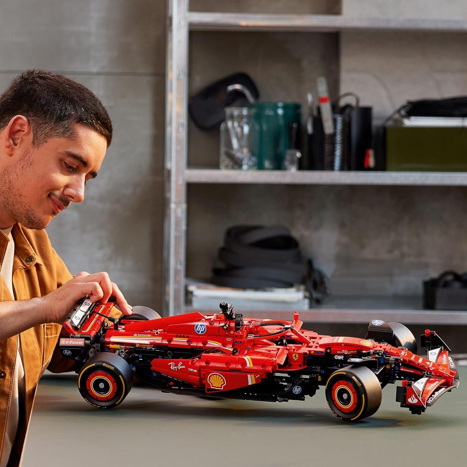 LEGO Technic Ferrari SF-24 F1 auto Bouwpakket voor Volwassenen met 1:8 Schaal Modelauto met V6-Motor, Besturing en DRS, Formule 1 Vaderdag Cadeau voor Hem, Haar, Alle Fans van Motorsport 42207