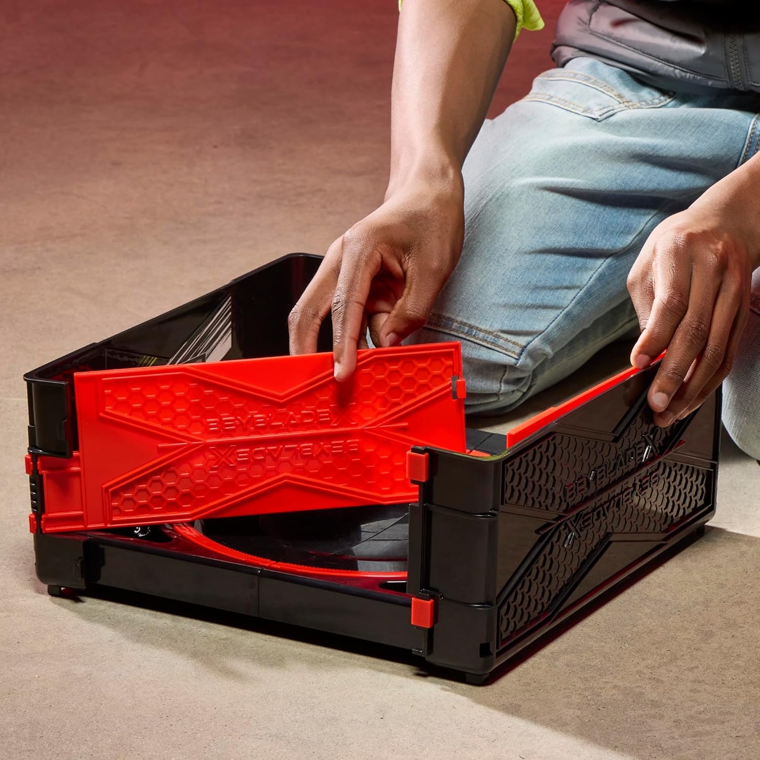 Clash-and-Carry Beystadium voor Beyblade X: Draagbaar & Inklapbaar met 33% Korting!