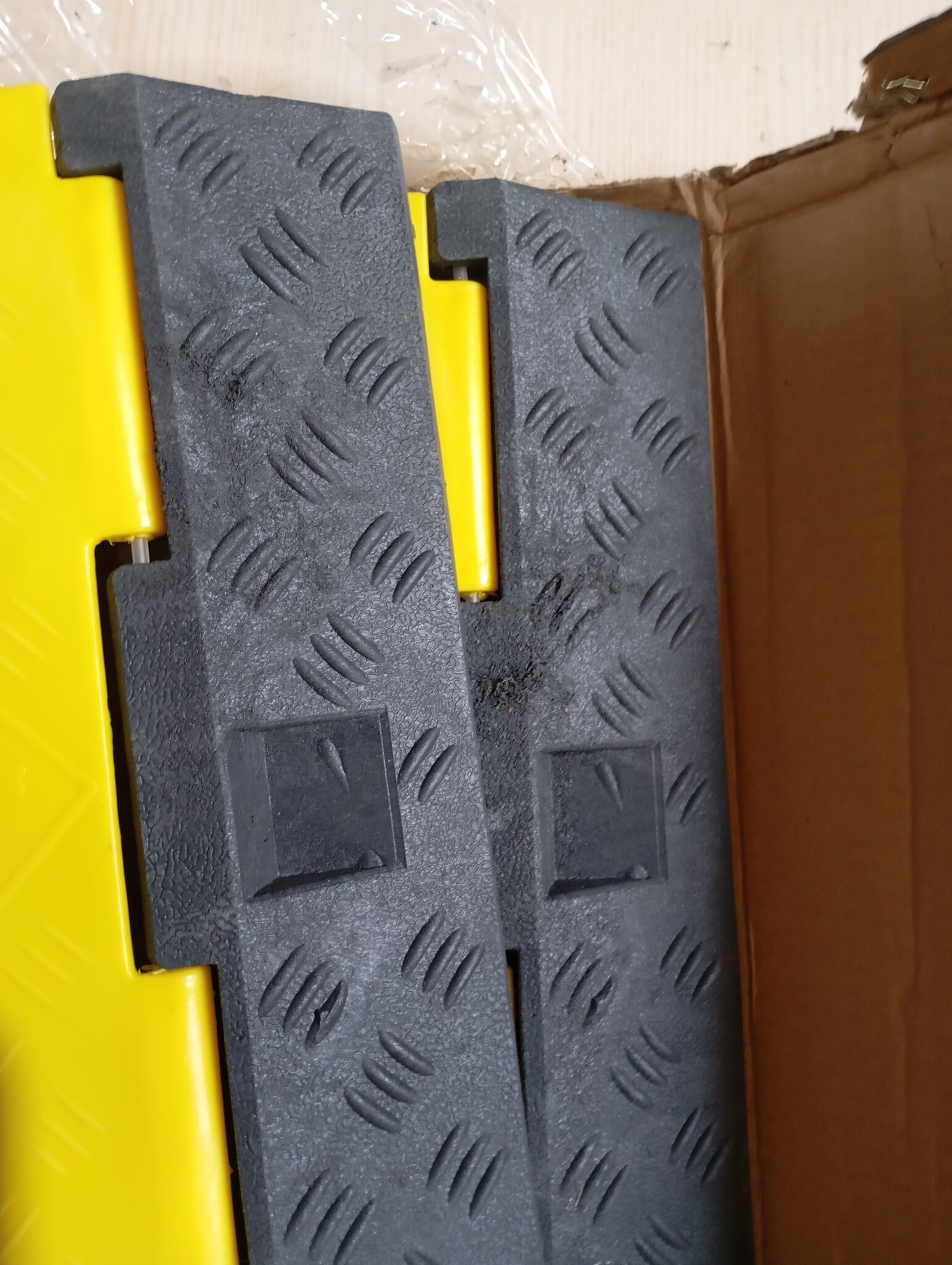 Kabelbrug 2 kanalen - 10 Ton draagvermogen - Thermoplastisch Rubber - 2 Stuks