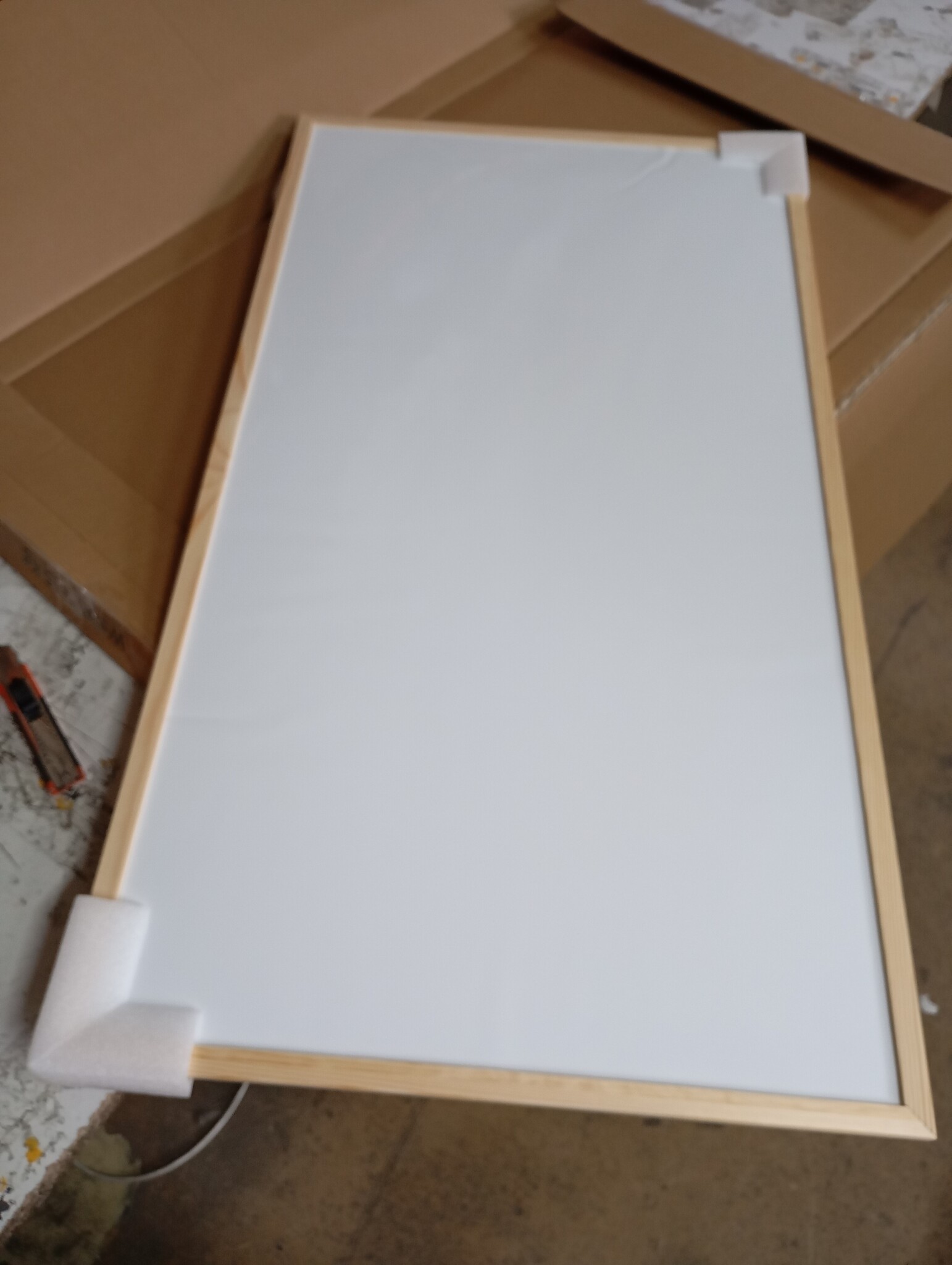 Magnetisch Whiteboard met Grenenhouten Frame - 100x55 cm - 64% Korting