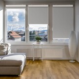 Elektrisch Rolgordijn Grijs (90x200cm) met Zonnepaneel & Afstandsbediening | -34%