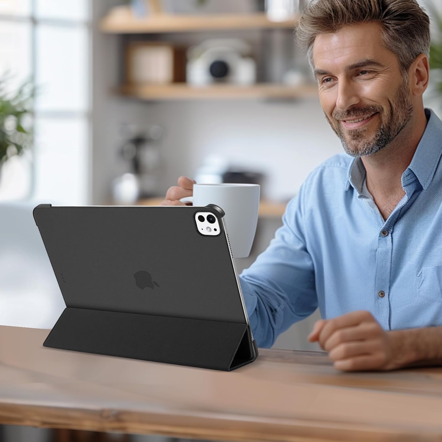 iPad Pro 13" (M4) Smart Folio Hoes - Mat Zwart - 55% Korting