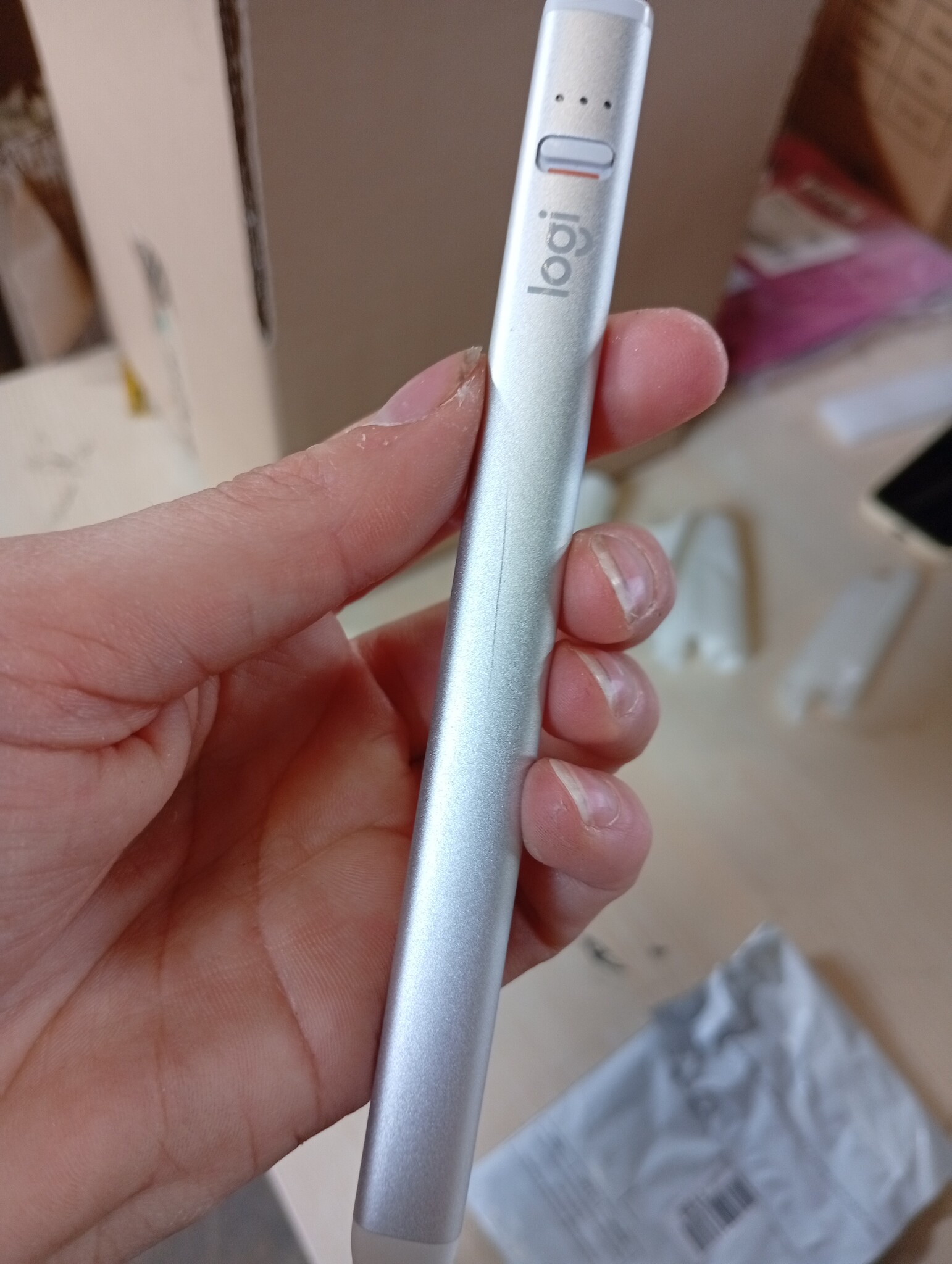 Logitech Crayon digitaal potlood voor iPad (iPads met USB-C-poorten) met Apple Pencil-technologie, pixelprecisie zonder vertraging en een dynamische slimme punt met snel opladen via USB-C - Zilver