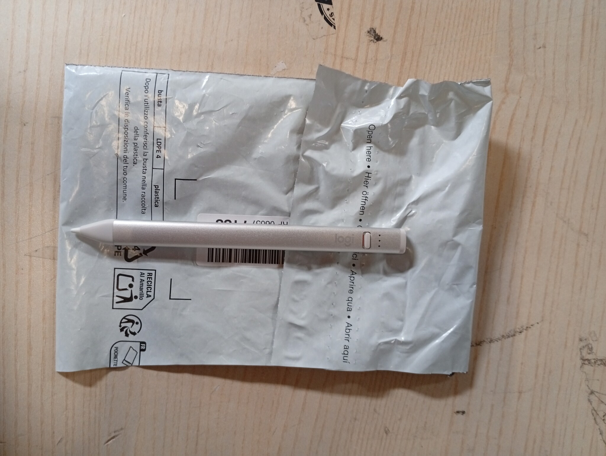 Logitech Crayon digitaal potlood voor iPad (iPads met USB-C-poorten) met Apple Pencil-technologie, pixelprecisie zonder vertraging en een dynamische slimme punt met snel opladen via USB-C - Zilver