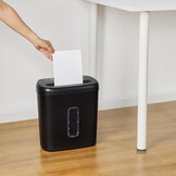 Amazon Basics Papierversnipperaar Cross-Cut - 8 vellen - 16,8 liter - Zwart
