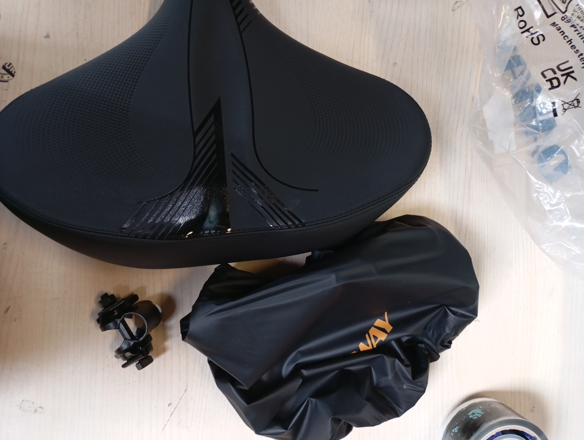DAWAY C40 Fietszadel met extra zacht schuimvulling, voor dames en heren, senioren, universeel reservezadel voor hometrainer, MTB, e-bike, stadsfiets, racefiets