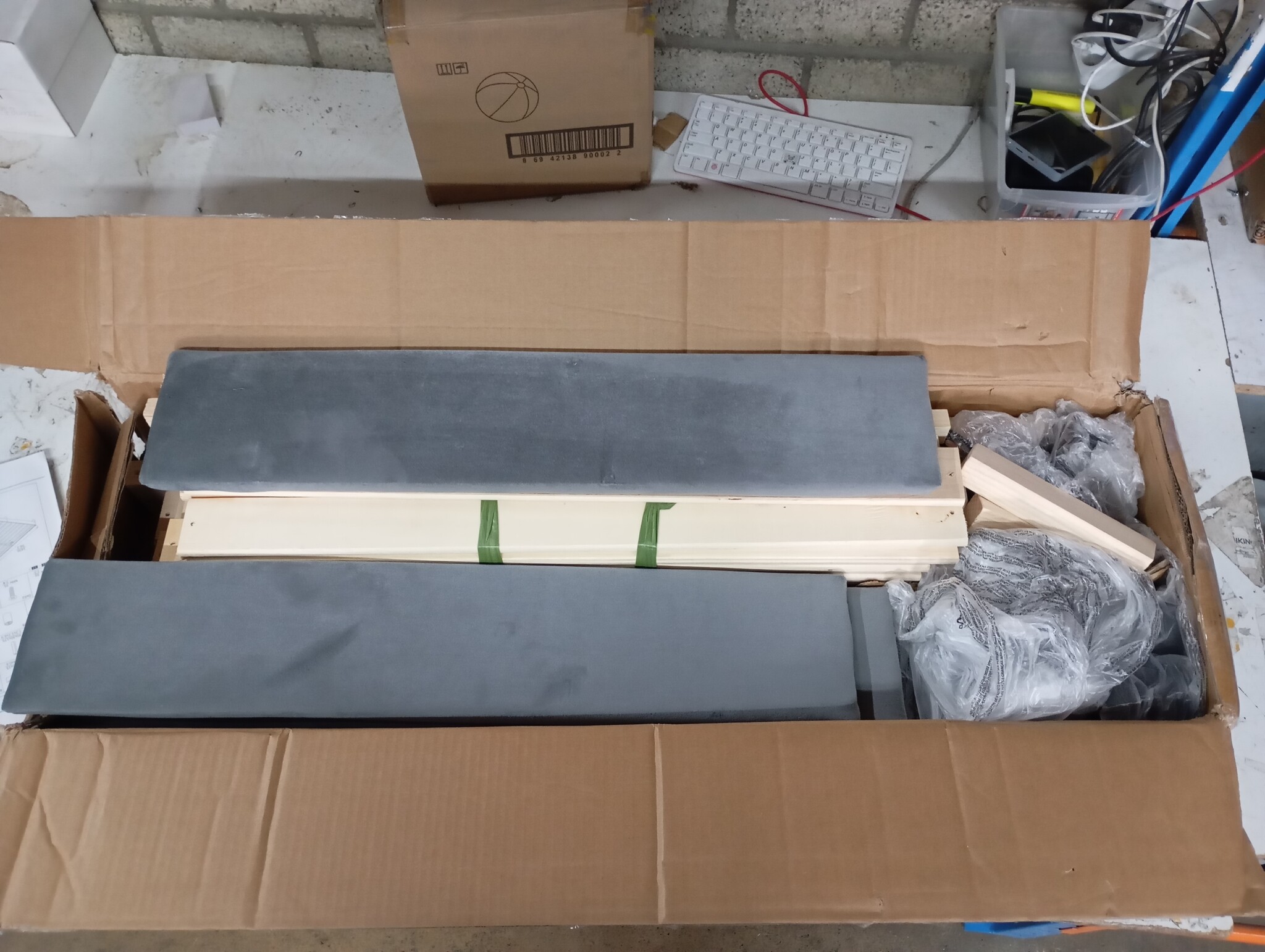 vidaXL Bedframe zonder matras 140x200 cm fluweel donkergrijs