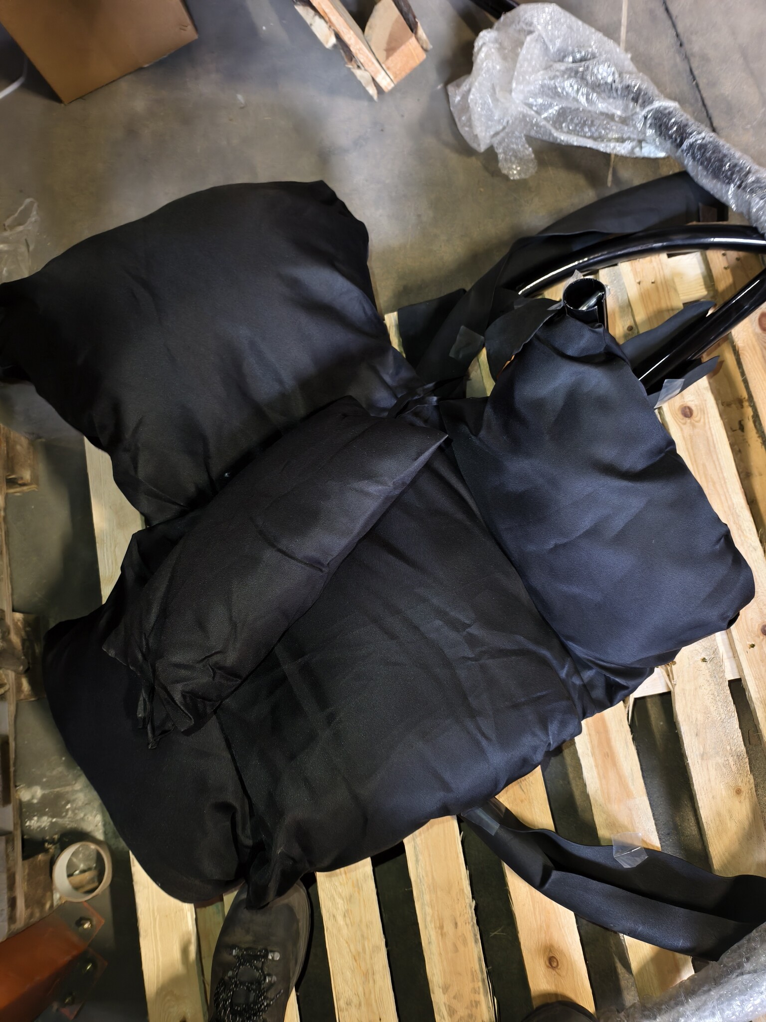 Rotan Ei Hangstoel met Standaard & Zwarte Kussens | 59% Korting