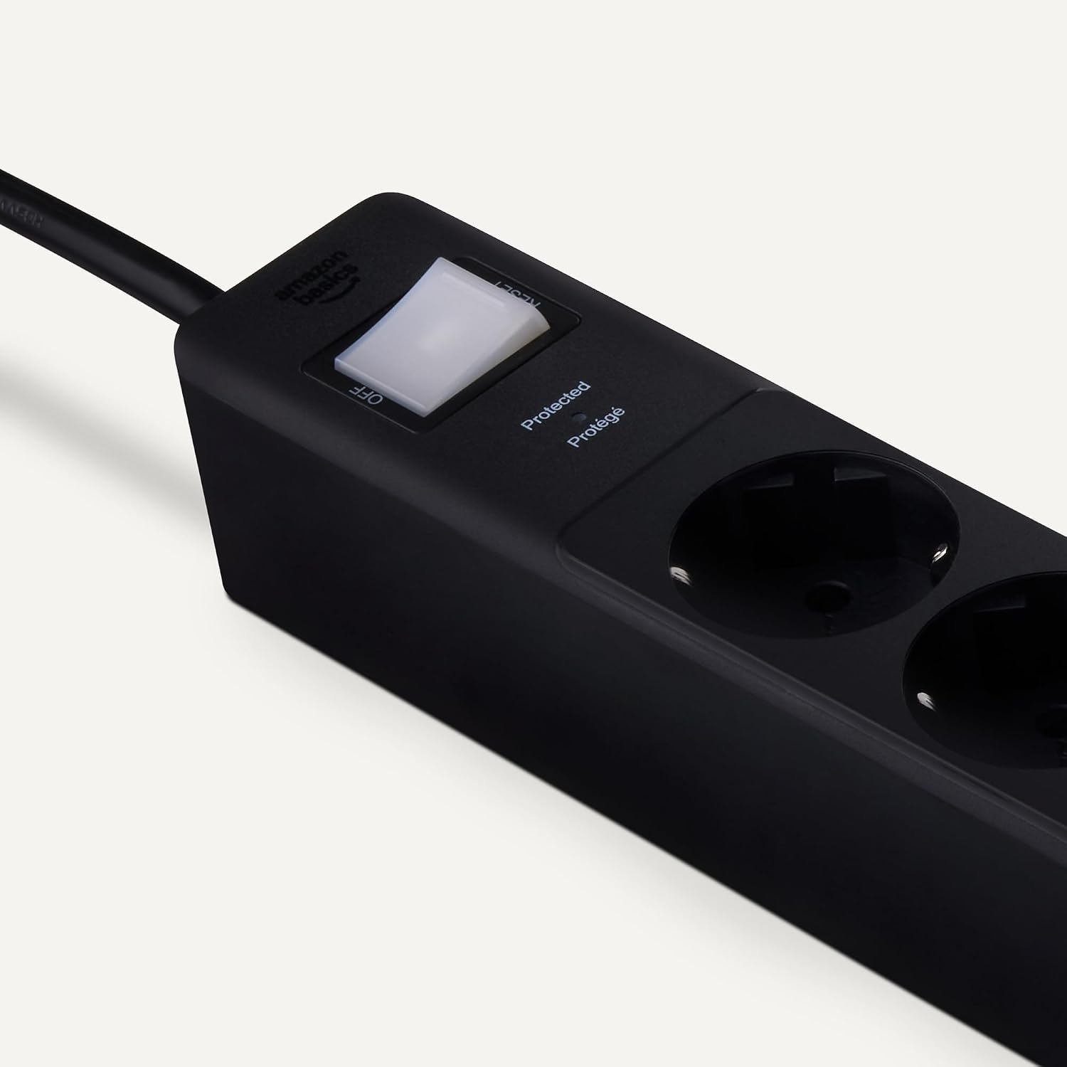 Amazon Basics 6-socket outlet, 600 Joule power strip with surge protection, 1.4 m, black