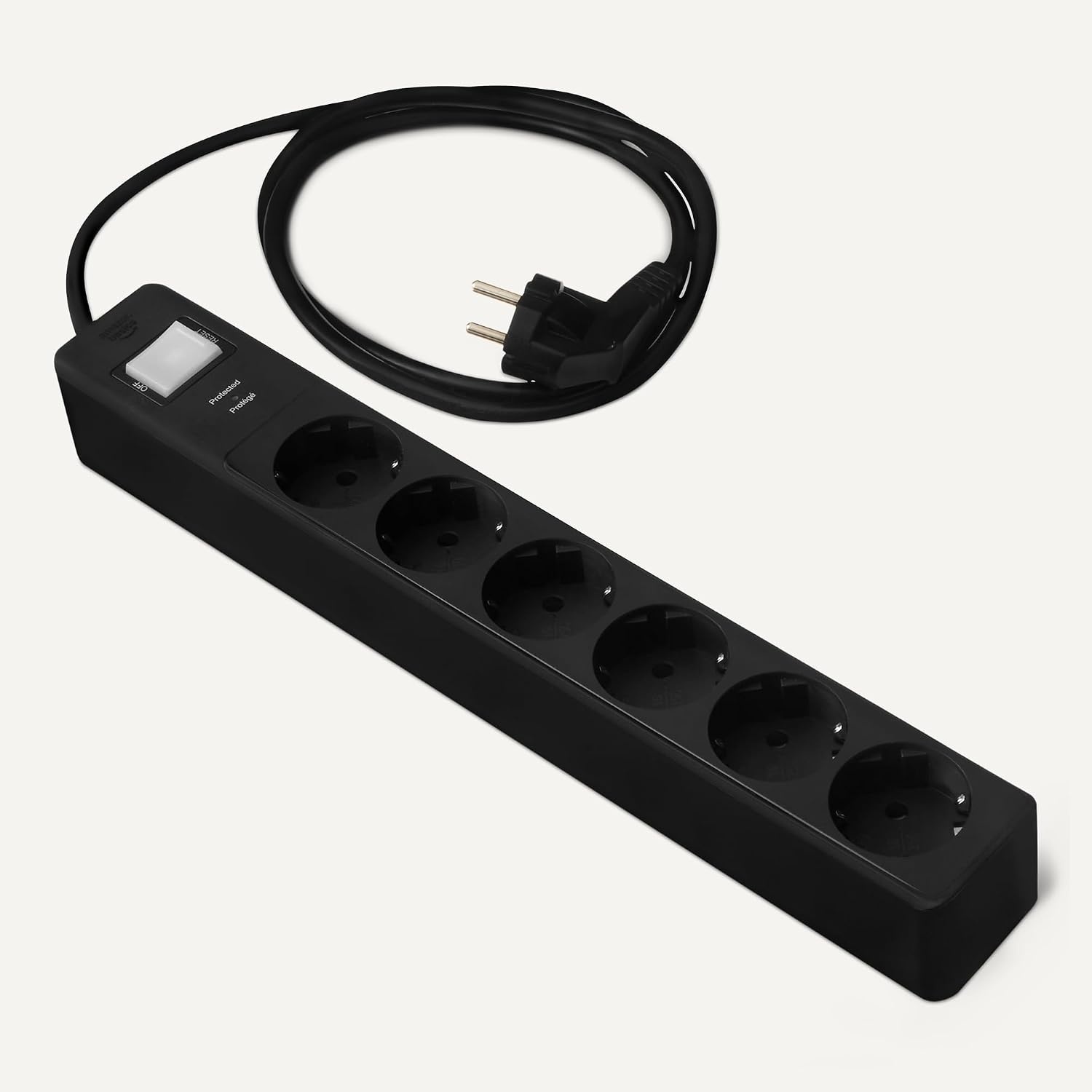 Amazon Basics 6-socket outlet, 600 Joule power strip with surge protection, 1.4 m, black