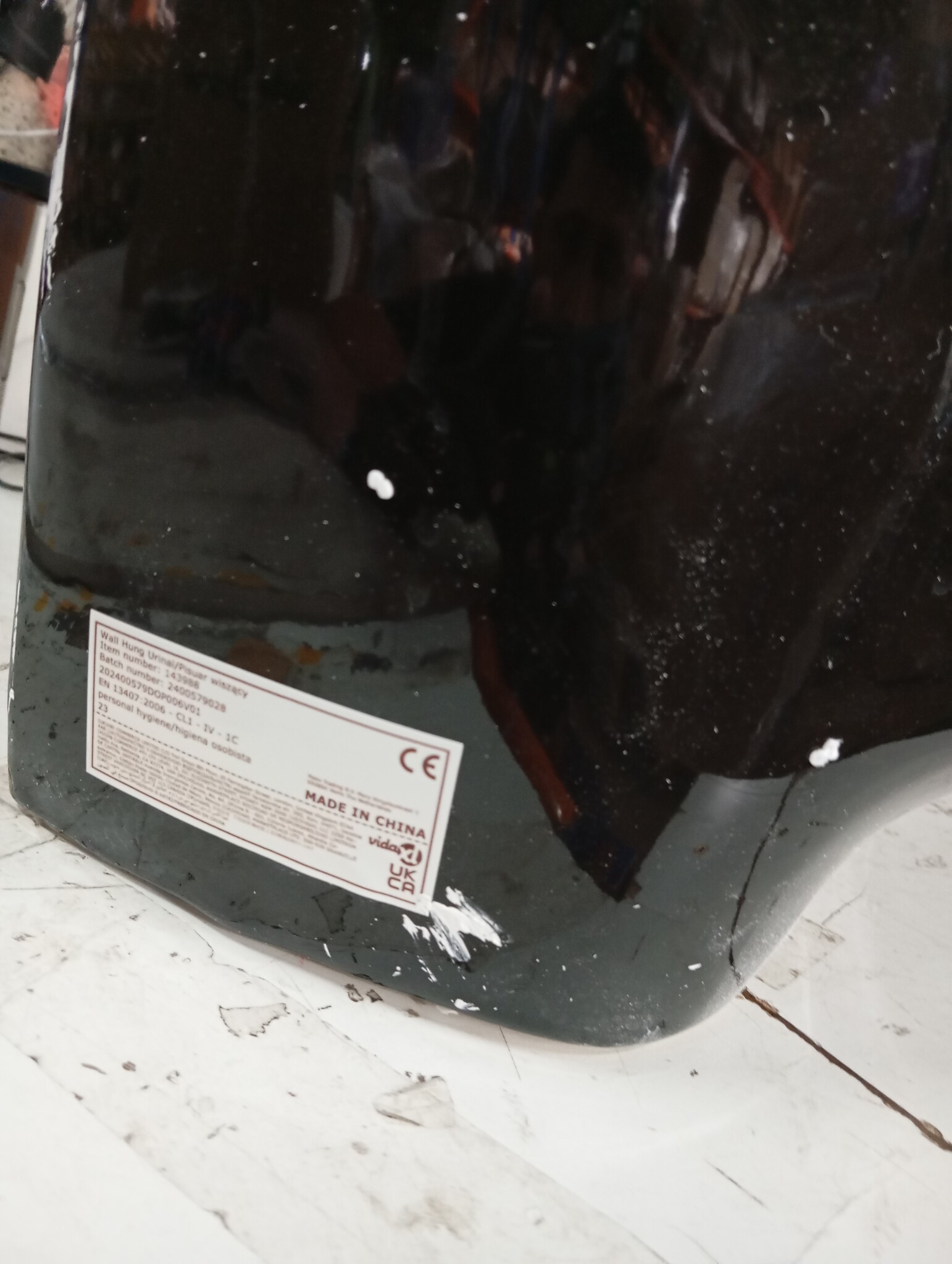 vidaXL Wandurinoir met spoelklep keramiek zwart