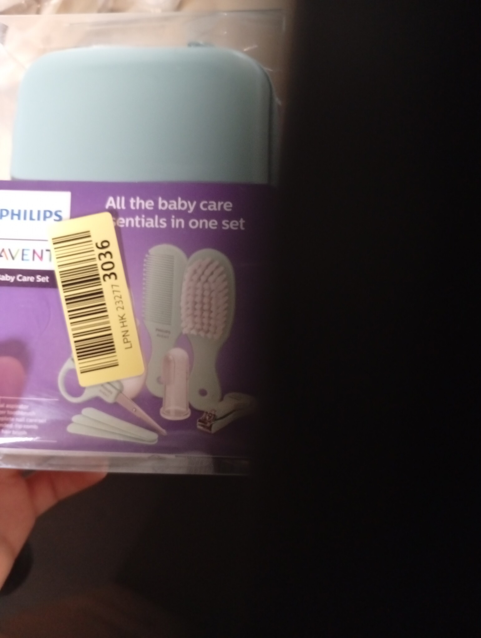 Philips Avent Baby Care Set - Essential Baby Care Set with 9 Accessories, Nail Clipper, Scissors, 3 Emery Boards, Bomb, Hairbrush, Nasal Aspirator and Finger Toothbrush (Model SCH401/00)