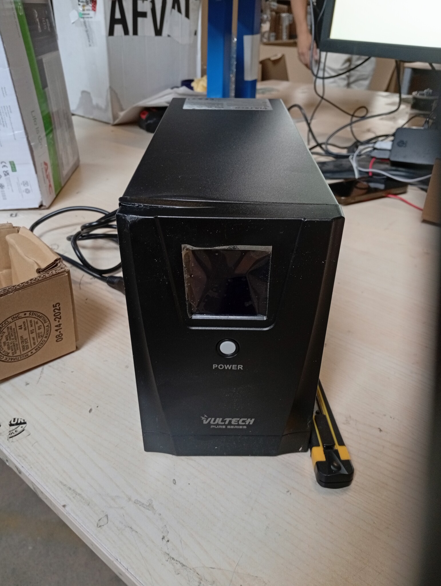 APC Back-UPS Pro BR900MI UPS - 900 VA - Zwart