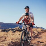 Kids Ride Shotgun Pro Zwart - Kindertransportzitje met Stuur voor Mountainbike en E-Bike