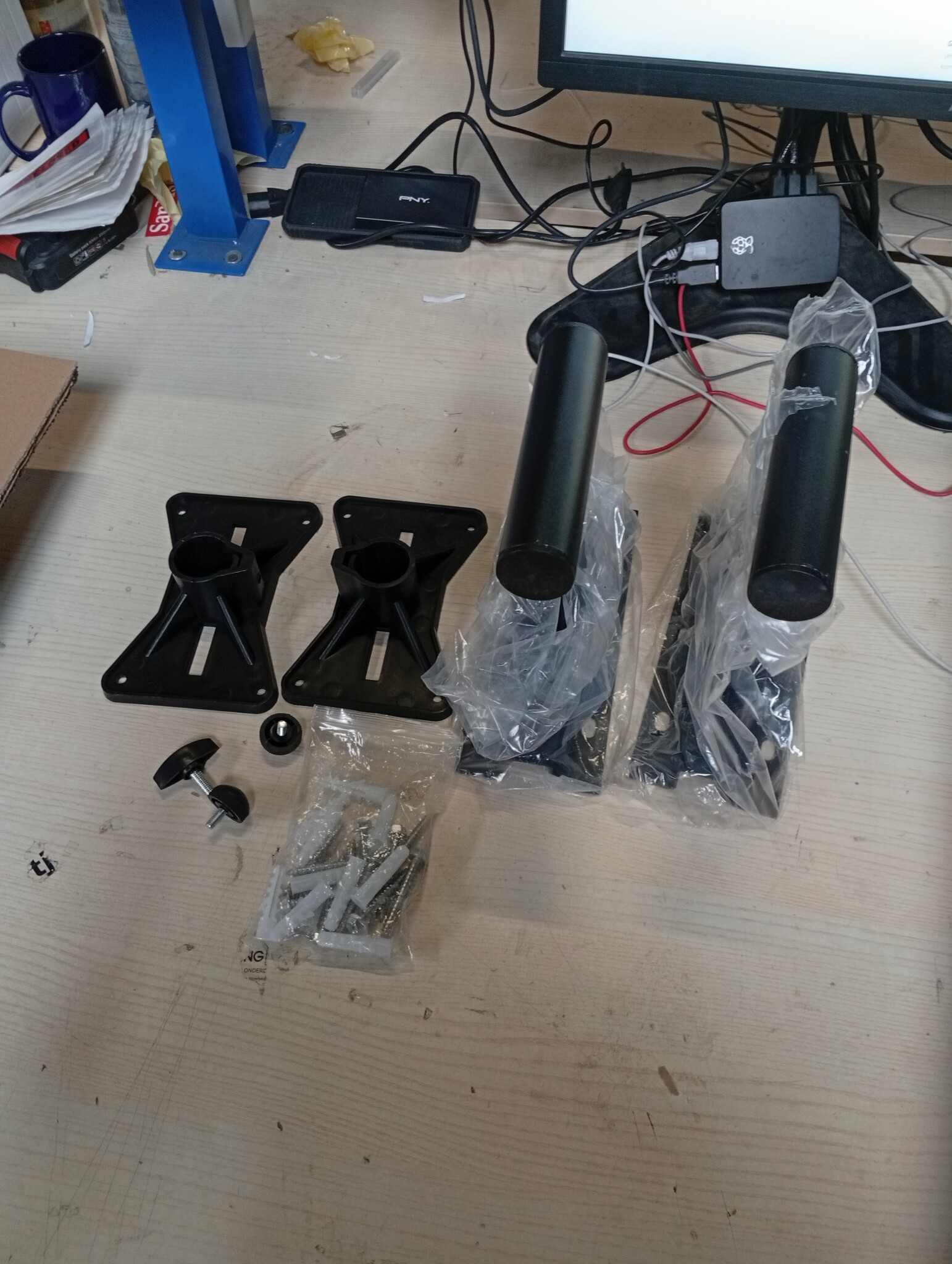 Pyle Universele Wandbeugel voor Speakers - Zwart - Set van 2 - Verstelbaar