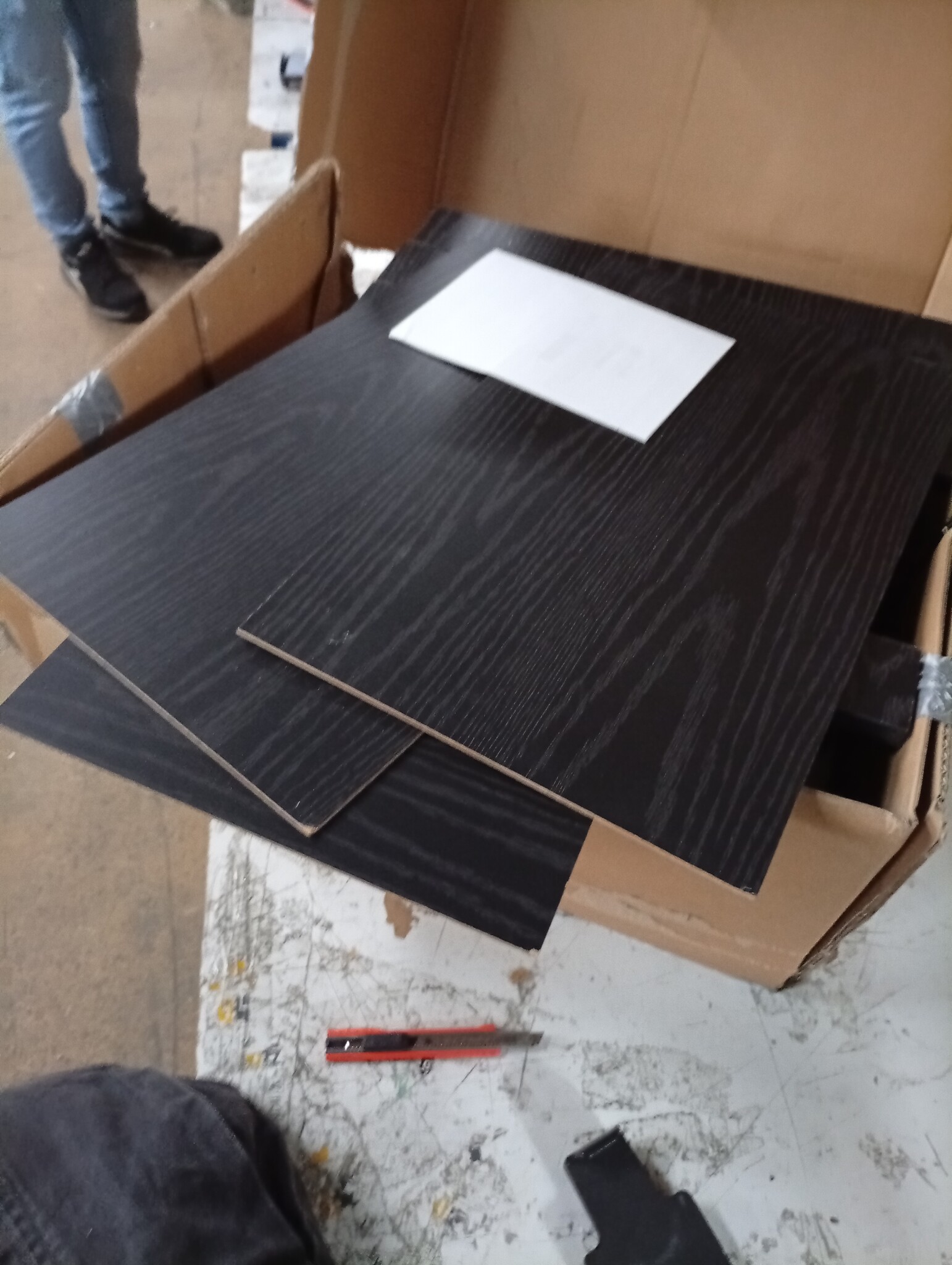 vidaXL TV-meubel Zwart Eiken 140x40x36 cm Bewerkt Hout