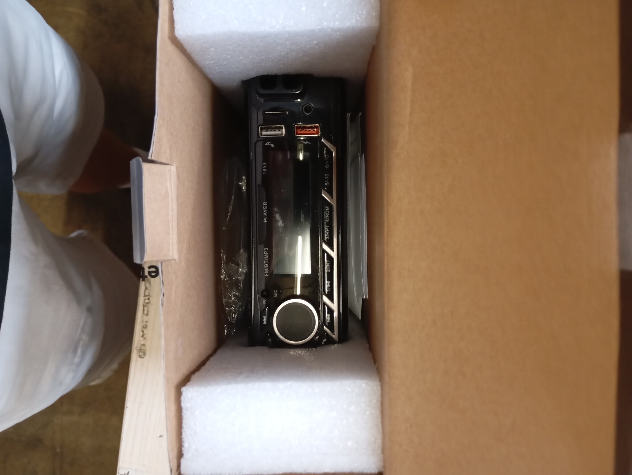 1-DIN Autoradio met Bluetooth & Telefoonhouder - 52% Korting!