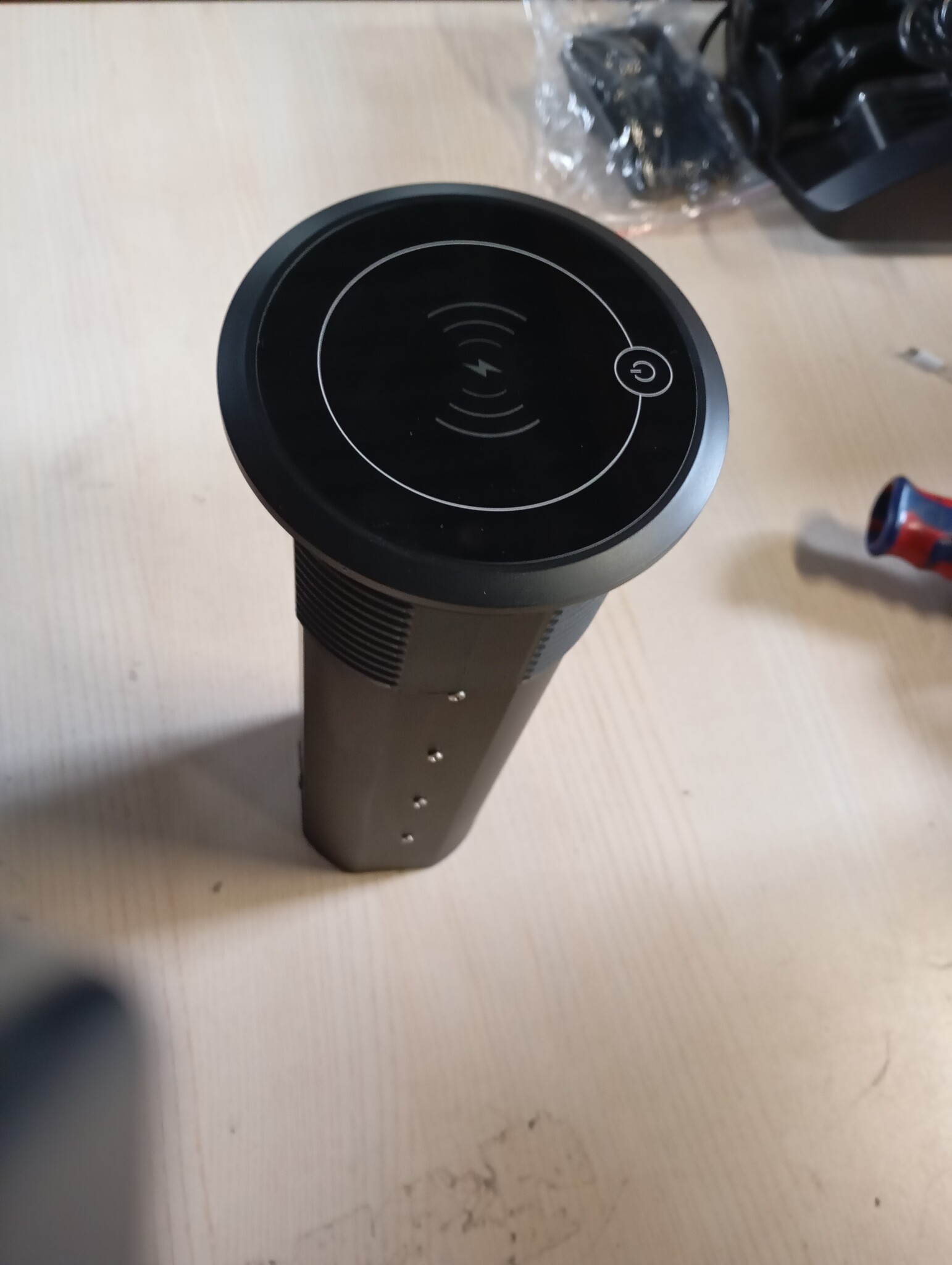 Dinolink Automatische Inbouwcontactdoos 100mm met Draadloze Oplader en USB - Zwart