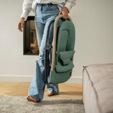 Maxi-Cosi Kori 2-in-1 Baby wipstoel met Speelgoedboog, 0-2 jaar, tot 15 kg, Baby Bouncer, 3 Ligstanden met één Hand, Easy-in Harnas, Lichtgewicht en Compact, 2 Speeltjes, Eco Care, Beyond Graphite