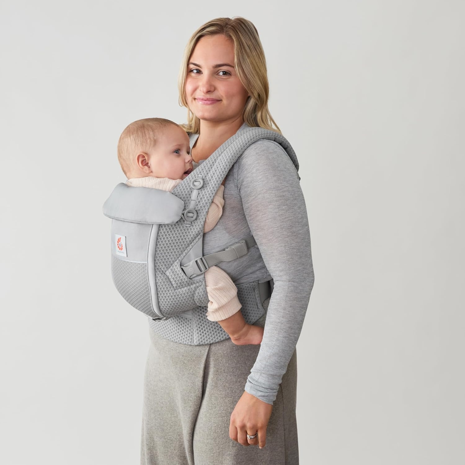 Ergobaby BCASFMGRY Adapt babydrager voor pasgeborenen vanaf de geboorte, met 3 posities SoftFlex mesh ergonomische buikdrager rugdrager draagzak, Pearl Grey
