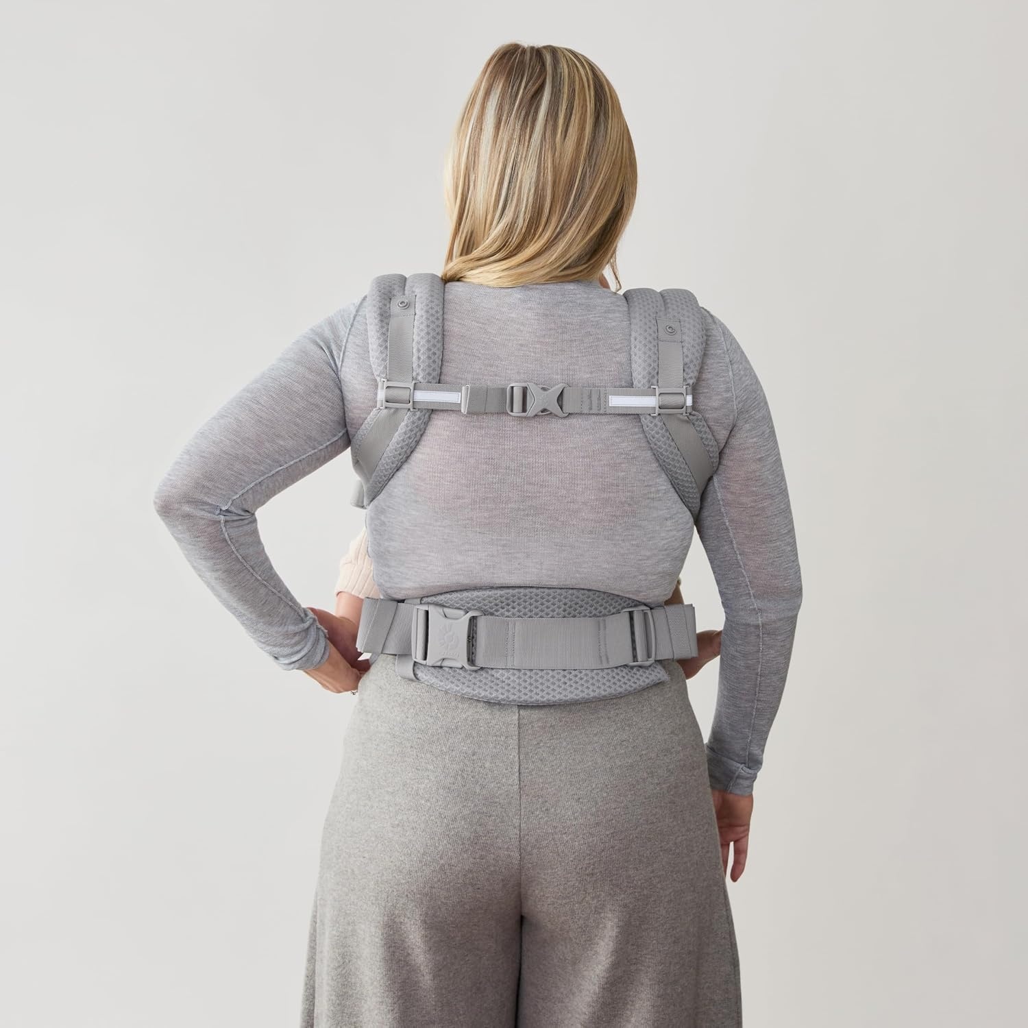 Ergobaby BCASFMGRY Adapt babydrager voor pasgeborenen vanaf de geboorte, met 3 posities SoftFlex mesh ergonomische buikdrager rugdrager draagzak, Pearl Grey