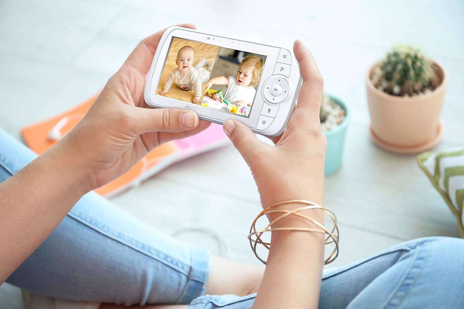 Motorola Nursery VM35-2 Babyfoon met 2 Camera's en 5,0 Inch Kleurenscherm - Wit