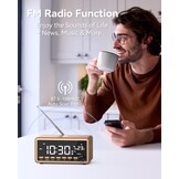 Digitale wekker met FM-radio, dubbele wekker, Bluetooth luidspreker, White Noise Machine, draadloos oplader, dimbare digitale klok - Geschenken voor mannen, verjaardagscadeau voor vrouwen, cadeau voor