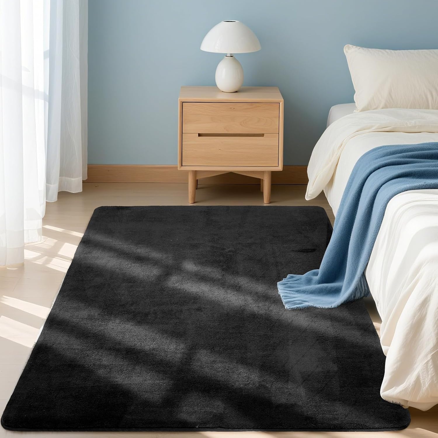 Woonkamertapijt, laagpolig tapijt, woonkamer, decoratie, wollig, zacht, wasbaar en antislip, modern, eenkleurig tapijt voor slaapkamer, kinderkamer, bedmat, 120 x 170 cm, zwart