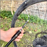 DACHS Fietspomp met Manometer - Compacte Handpomp voor Presta en Schrader - 21 cm - Zwart/Zilver