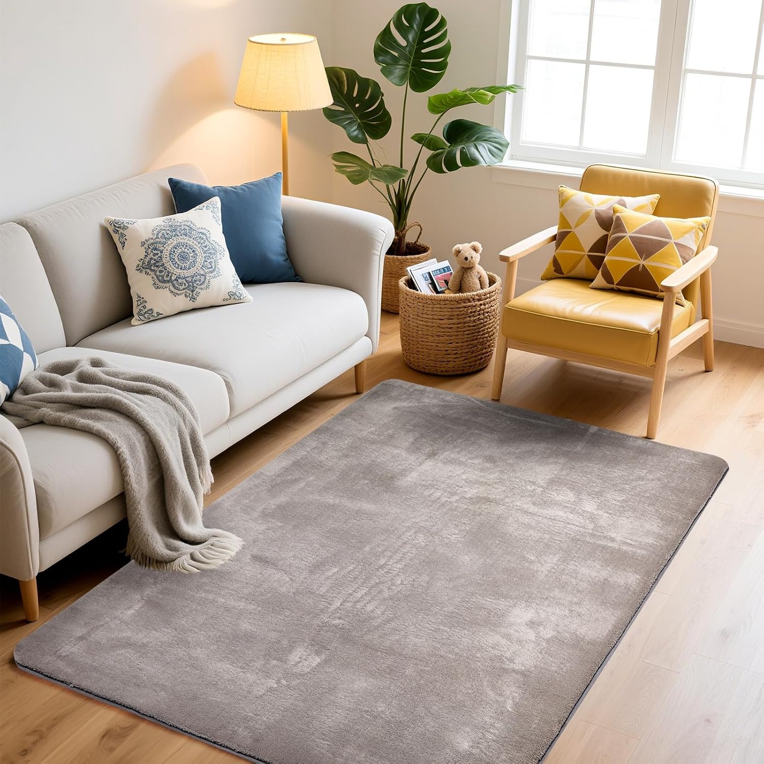 Woonkamertapijt, laagpolig tapijt, woonkamer, decoratie, wollig, zacht, wasbaar en antislip, modern, eenkleurig tapijt voor slaapkamer, kinderkamer, bedmat, 120 x 170 cm, lichtgrijs