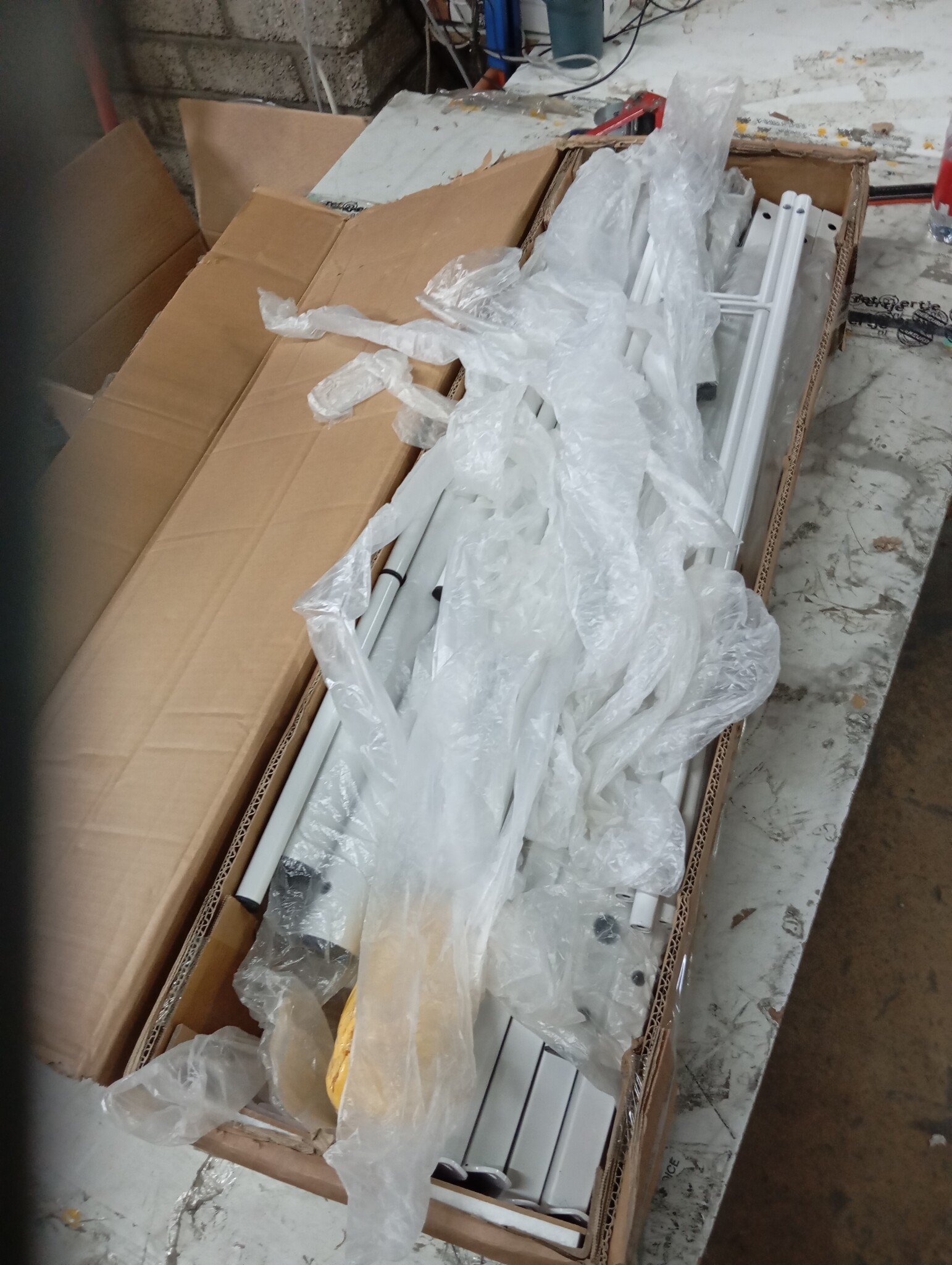 vidaXL Bedframe metaal wit 140x200 cm