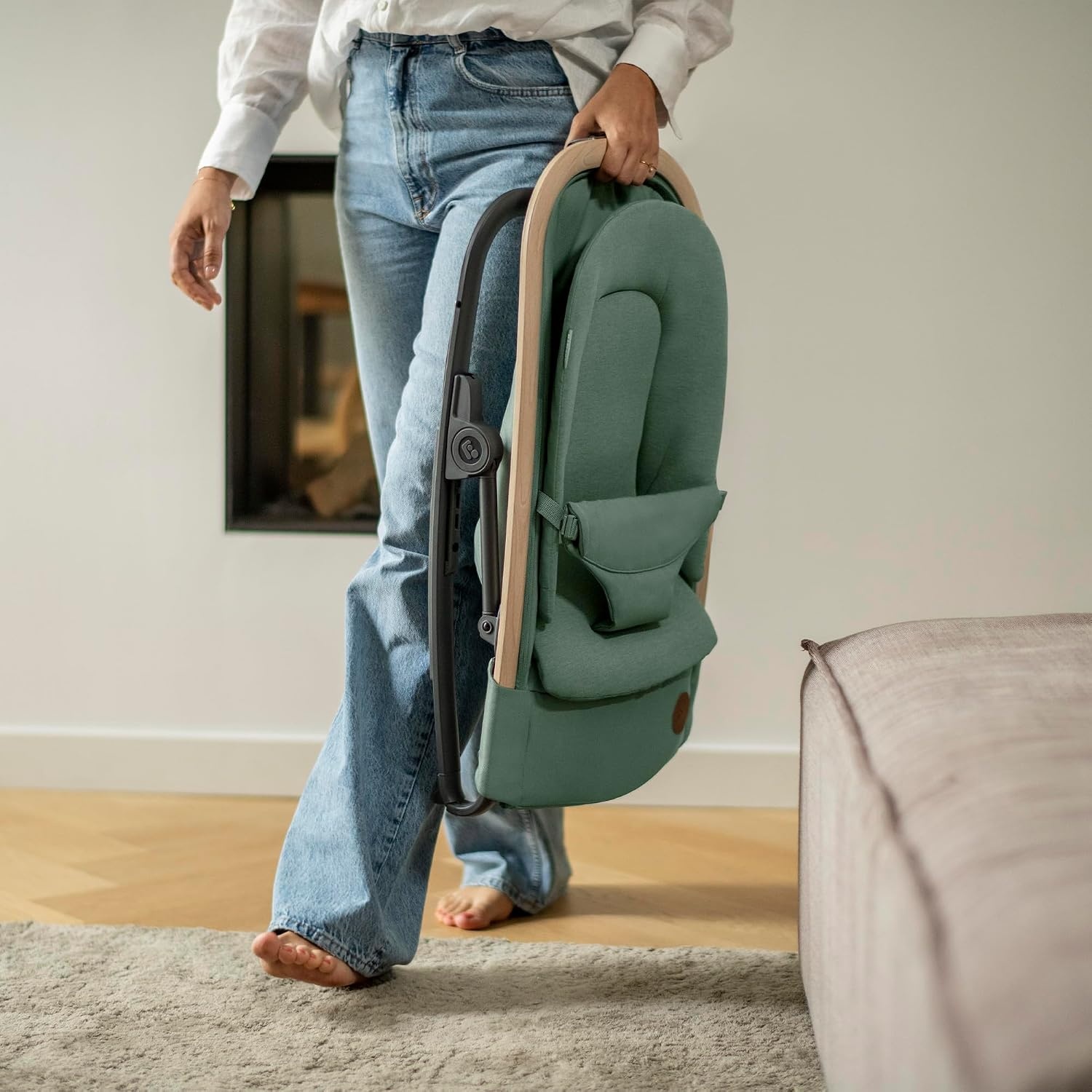 Maxi-Cosi Kori 2-in-1 Baby wipstoel met Speelgoedboog, 0-2 jaar, tot 15 kg, Baby Bouncer, 3 Ligstanden met één Hand, Easy-in Harnas, Lichtgewicht en Compact, 2 Speeltjes, Eco Care, Beyond Green