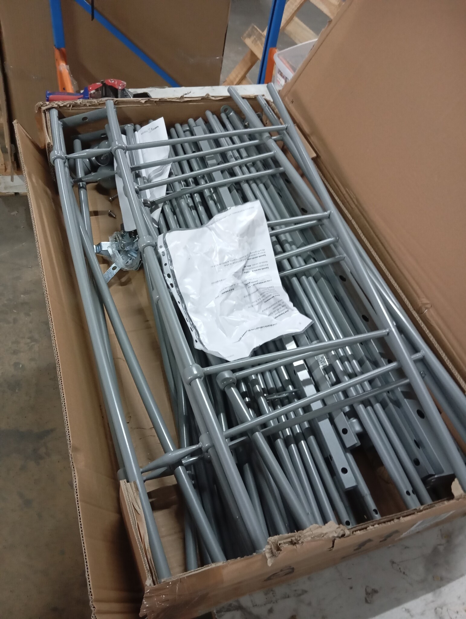 vidaXL Bedframe Metaal Grijs 200x200 cm - 54% Korting!