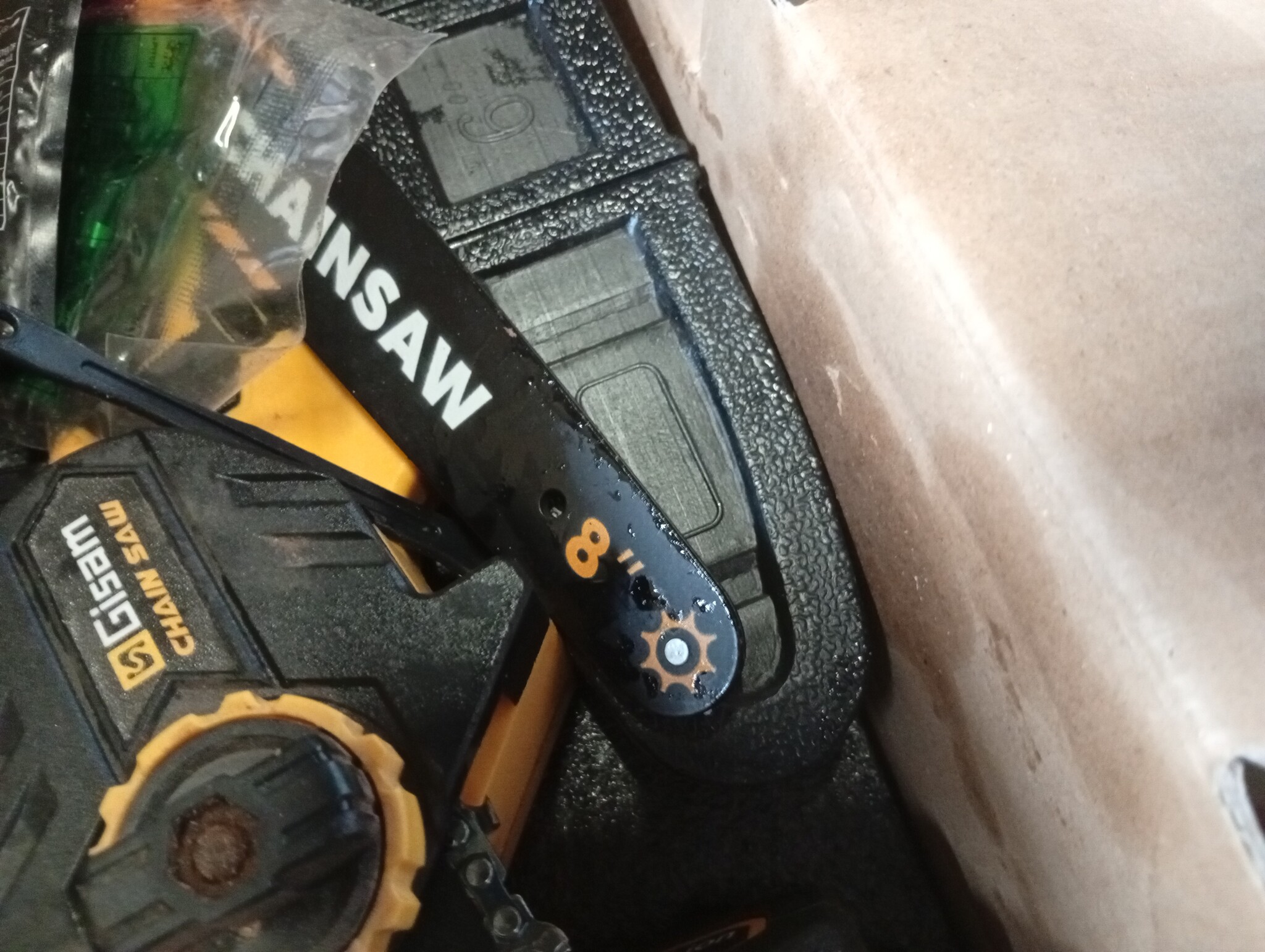Mini Chainsaw with 1000W Brushless Motor, 8" & 6" Chainsaw, Automatic Oil Supply & Toolless Chain Tension and 2*2000mAh for Branching & Woodcarving
