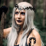 Zwarte Elfenkroon Haarband met Bloemen & Kristal | Gothic Cosplay Korting