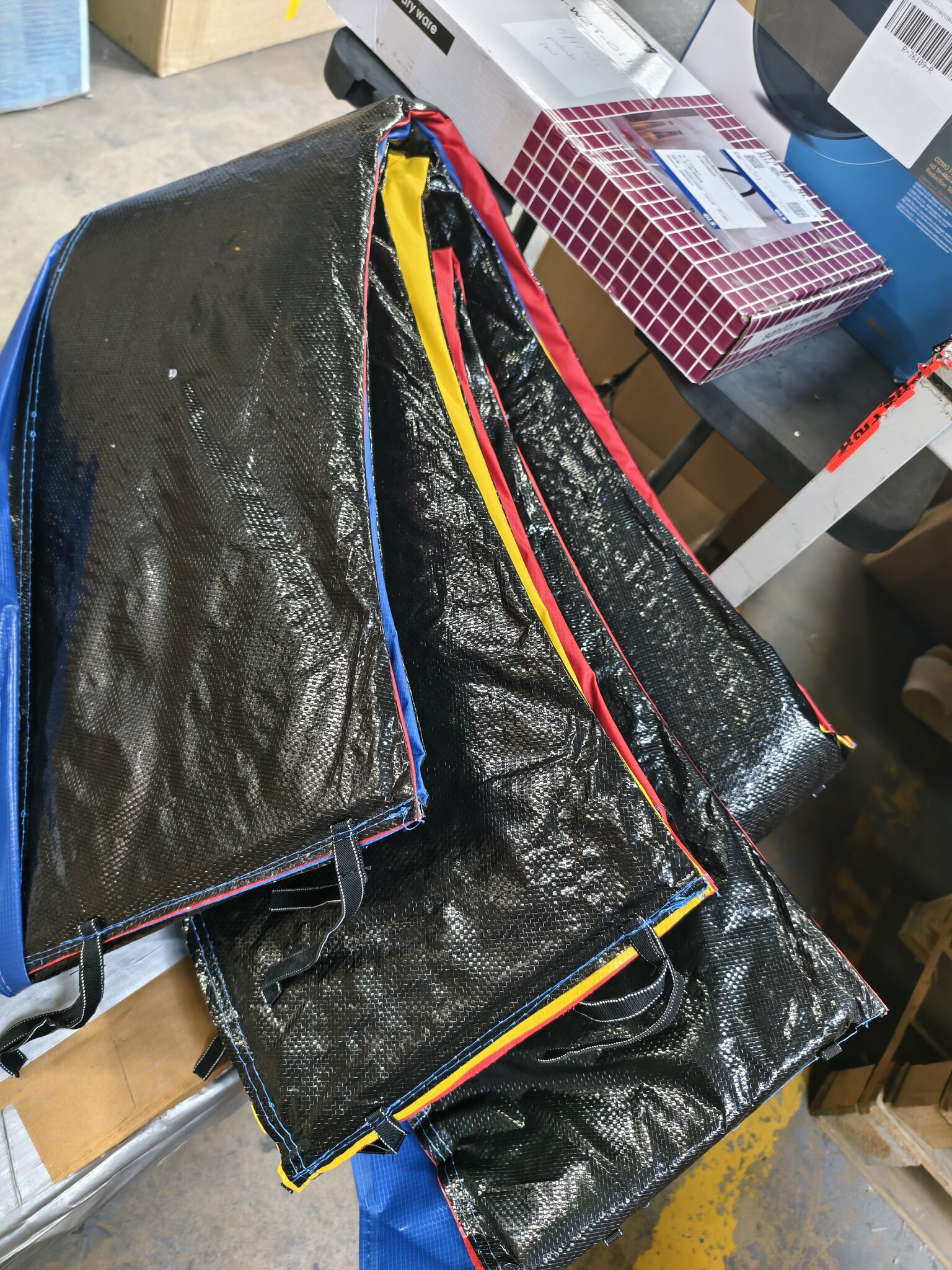 Trampoline rand multi-gekleurd 305 cm diameter regenboog