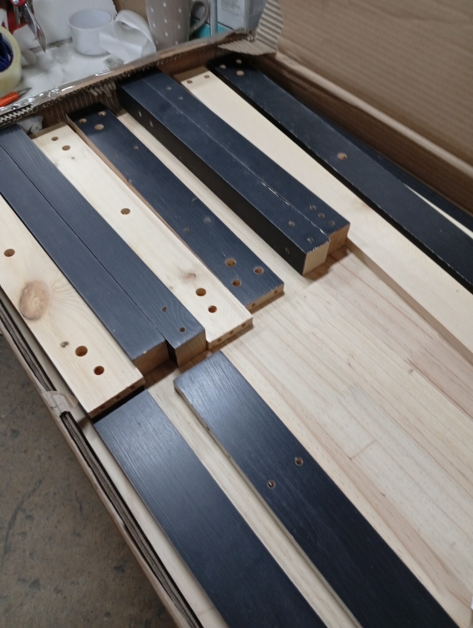 vidaXL Salontafel Grenenhout Zwart - 110x55x45 cm - 86% Korting
