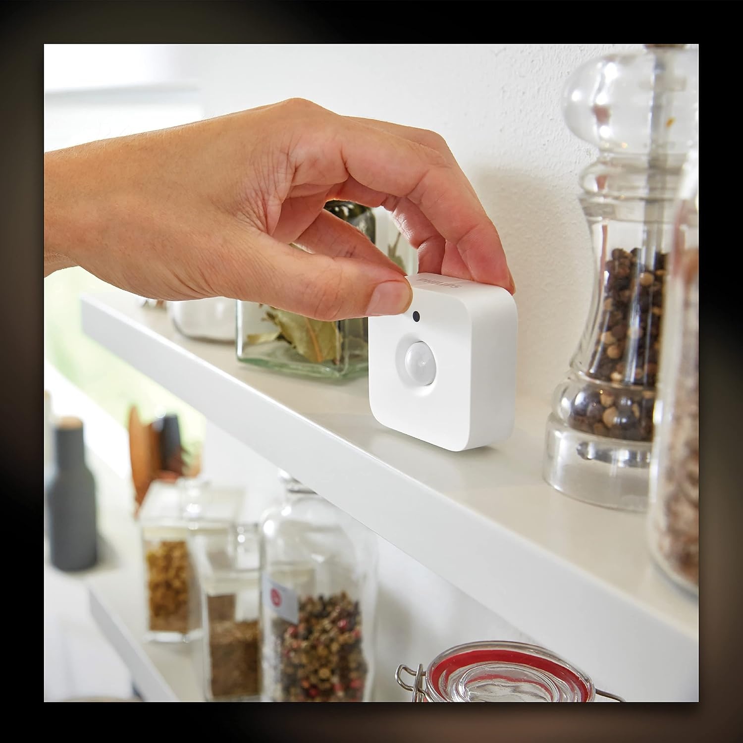 Philips Hue Bewegingssensor - Activeer Je Hue Lampen Bij Beweging - met Ingebouwde Lichtsensor - Overal Eenvoudig te Bevestigen - Verbind met Bridge
