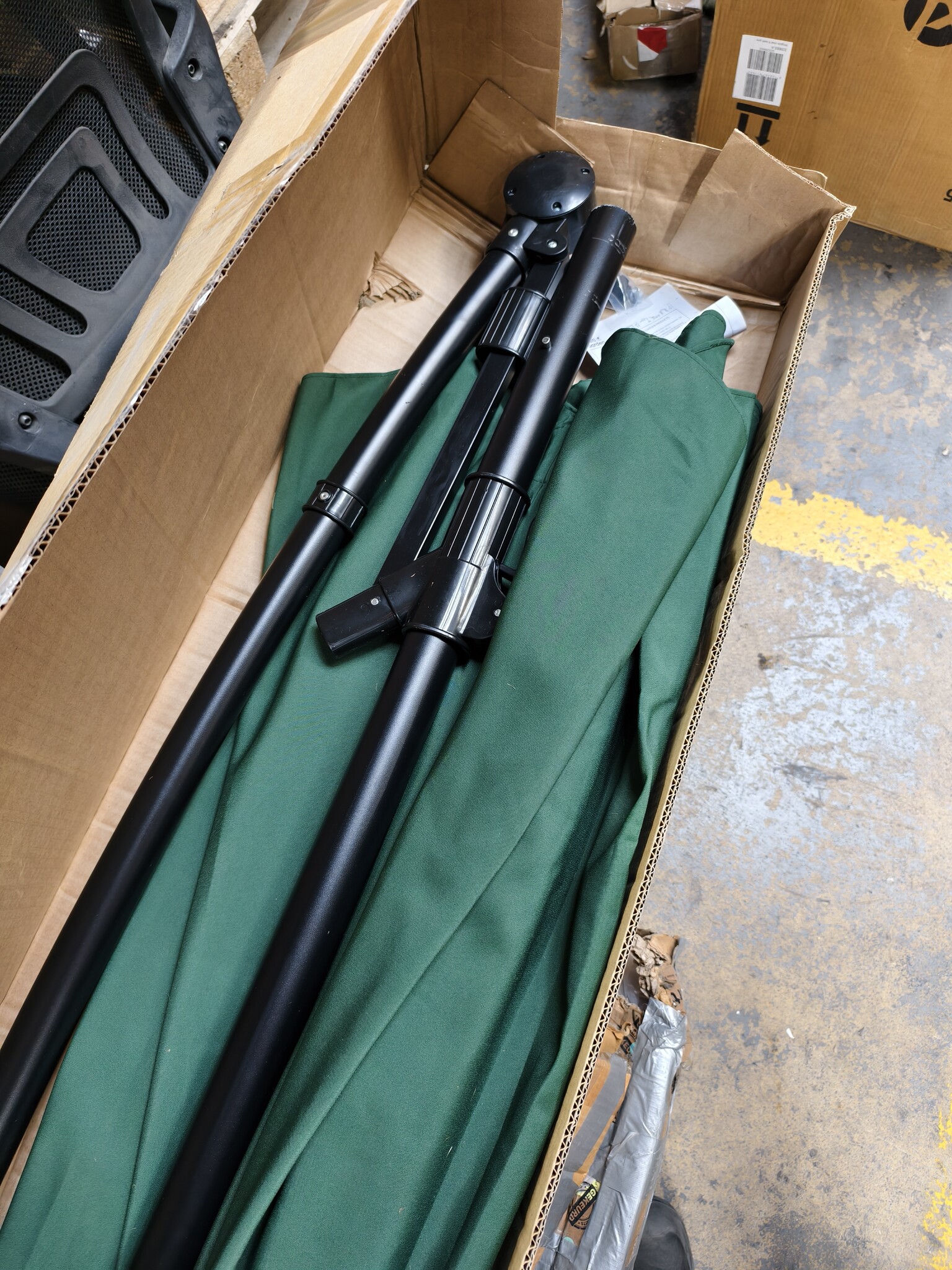 Zweefparasol Groen Waterdicht Polyester - 340 cm - 54% Korting